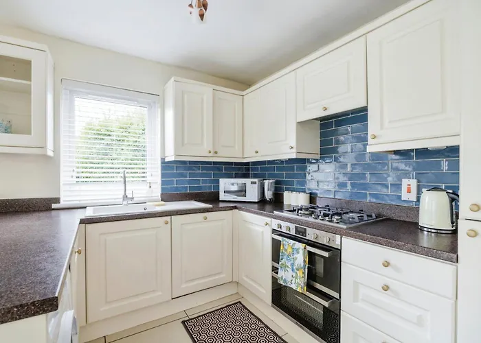 Cosy Modern 2 Bed Garden View Appartment, Parking, Tv Wifi