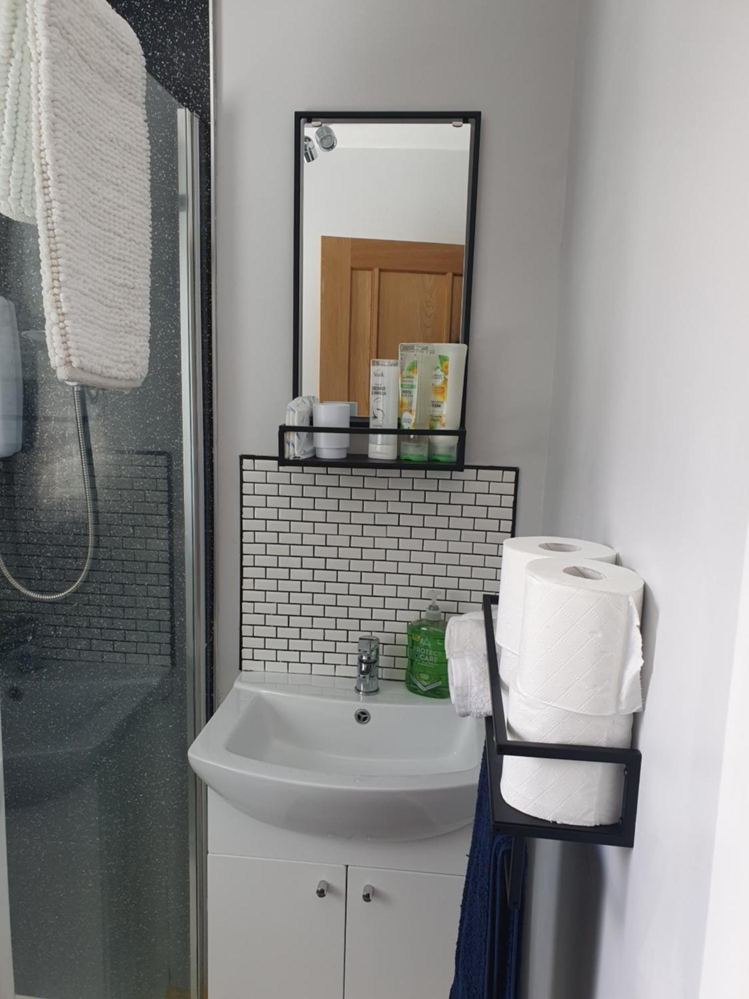 Cosy Modern 2 Bed Garden View Appartment, Parking, Tv Wifi Apartamento *